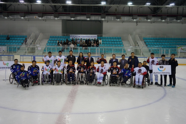 포스코배 전국장애인 아이스하키대회가 지난달 28일부터 2일간 강릉하키센터에서 열렸다