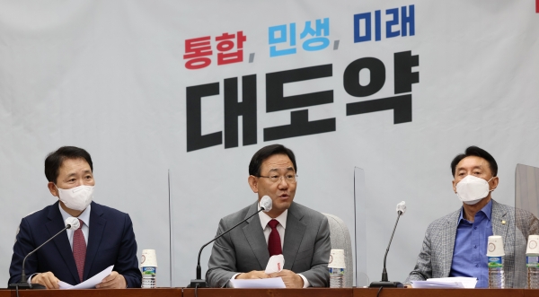 주호영 국민의힘 원내대표가 지난 23일 서울 여의도 국회에서 열린 원내대책회의에 참석해 발언을 하고 있다.